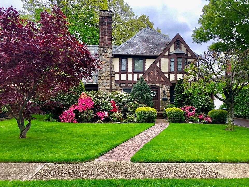 AUTHENTIC ENGLISH TUTOR 