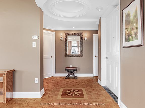 3rd image of 423 Avenue Rd Unit 13