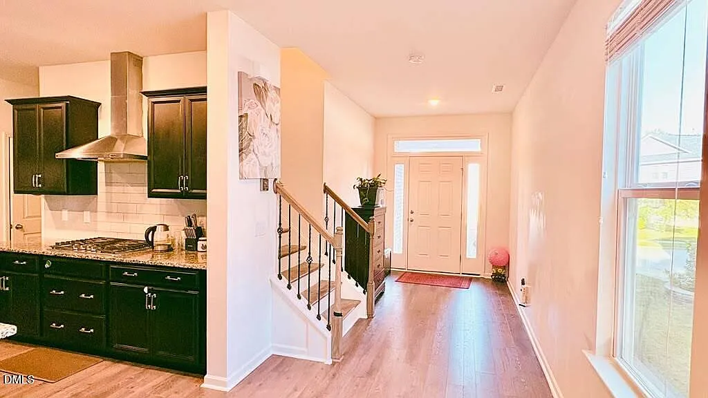 4 bed, 2.5 bath, 2482 sqft, $2,549 — Photo 4