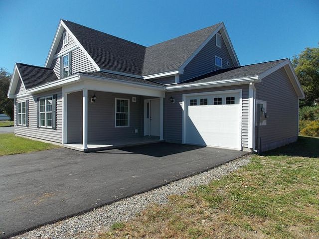 2nd image of 32 Pullman Ln
