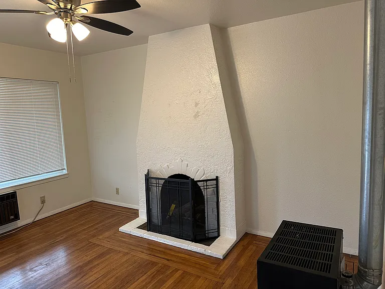 1811 Commercial Way #A — Photo 5