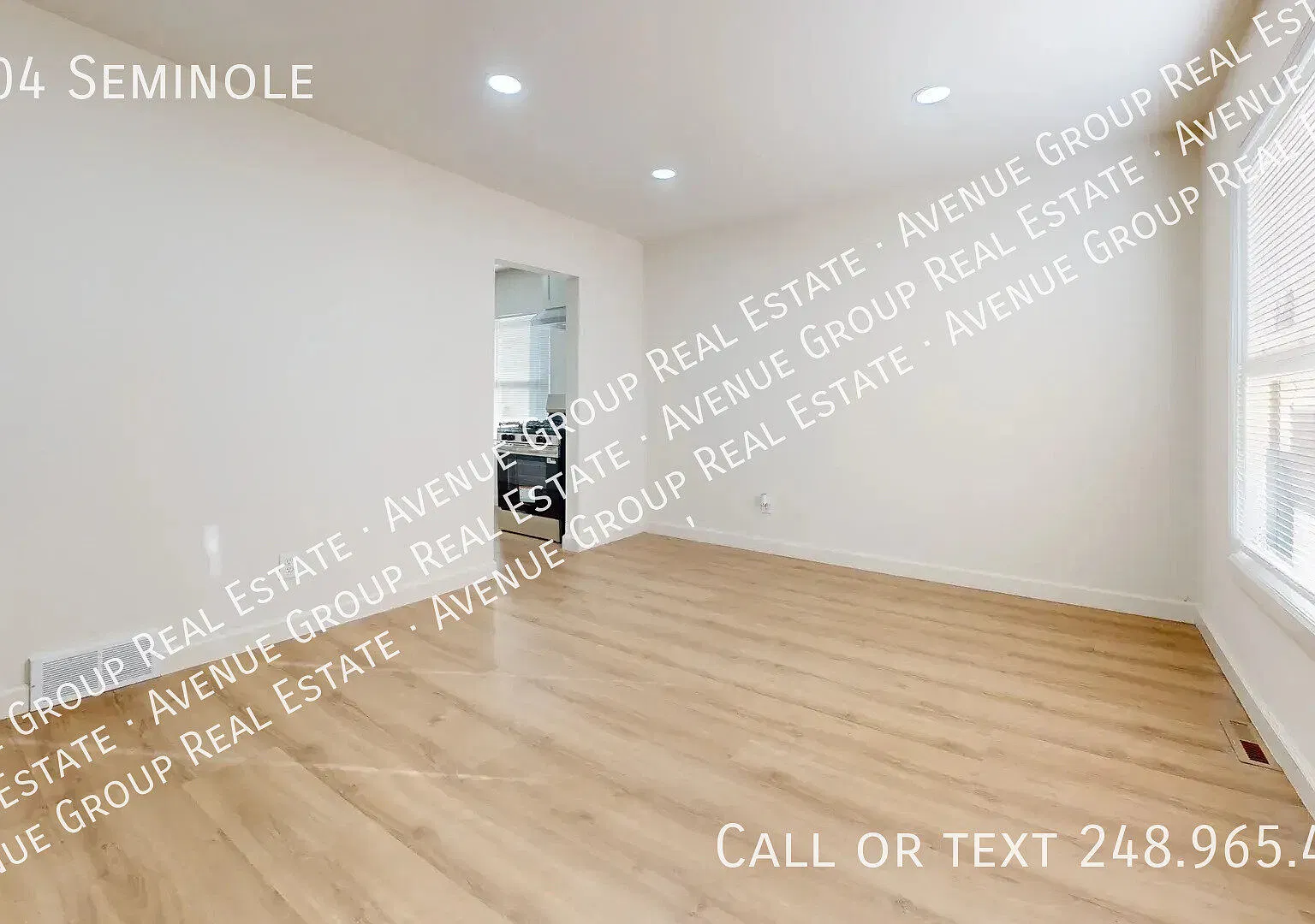 Renovated 3-bed, 1-bath bungalow for rent in Redford — Photo 2