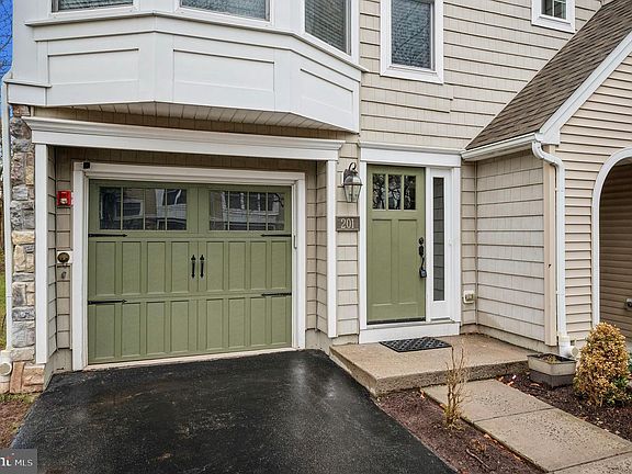 3rd image of 201 Cobblestone Dr
