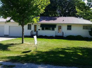 535 Gifford Ave, Farnhamville, IA 50538