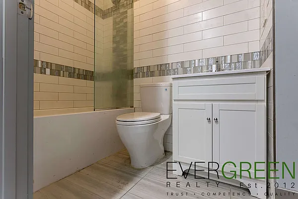 Rented by Evergreen Apartments BK | media 7