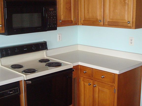 4th image of 121 Saint Michaels Ln