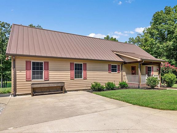3rd image of 371 Bear Run Ln