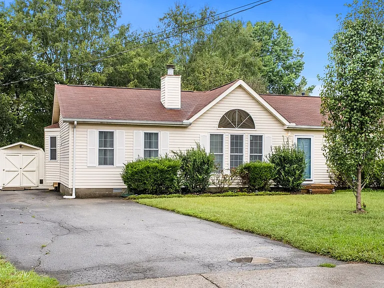 154 Arsenal Dr — Photo 2