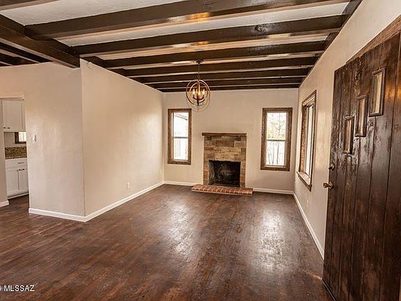 3rd image of 2537 N Fair Oaks Ave