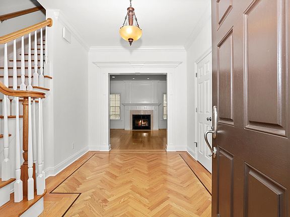 Welcoming Elegant Foyer