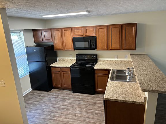 4th image of 3738 Cornell Dr