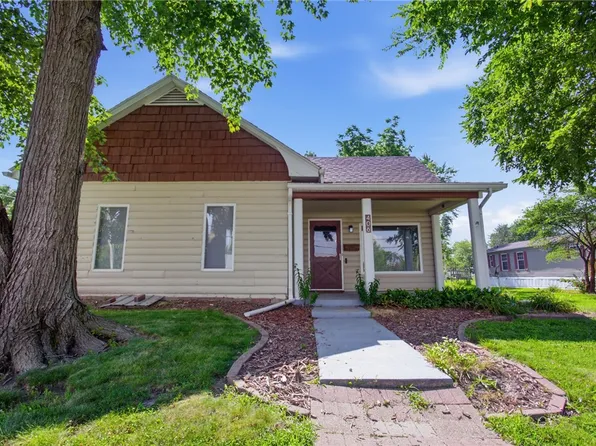 406 N 2nd St, Altamont, IL 62411