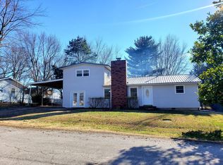 858 Daniels St, Aurora, MO 65605