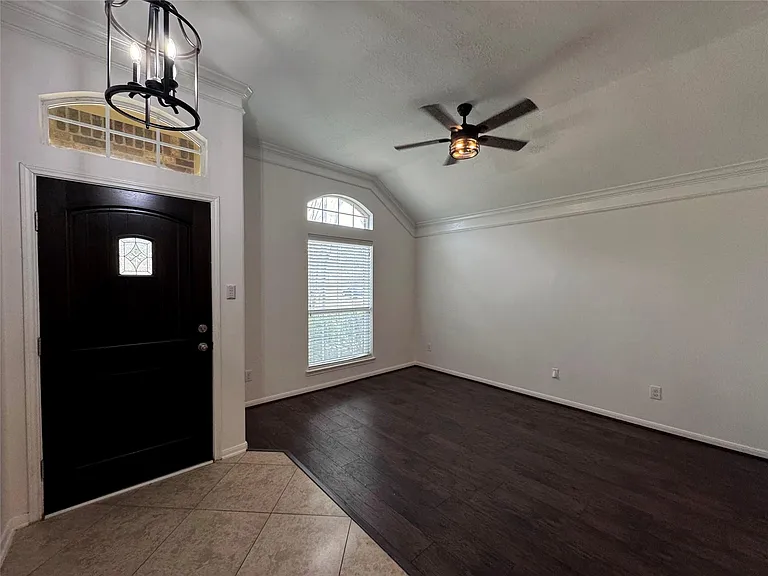 9023 Kinnel Ln — Photo 5