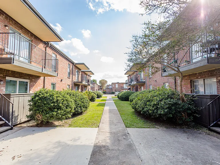 La Estancia Apartments — Photo 13