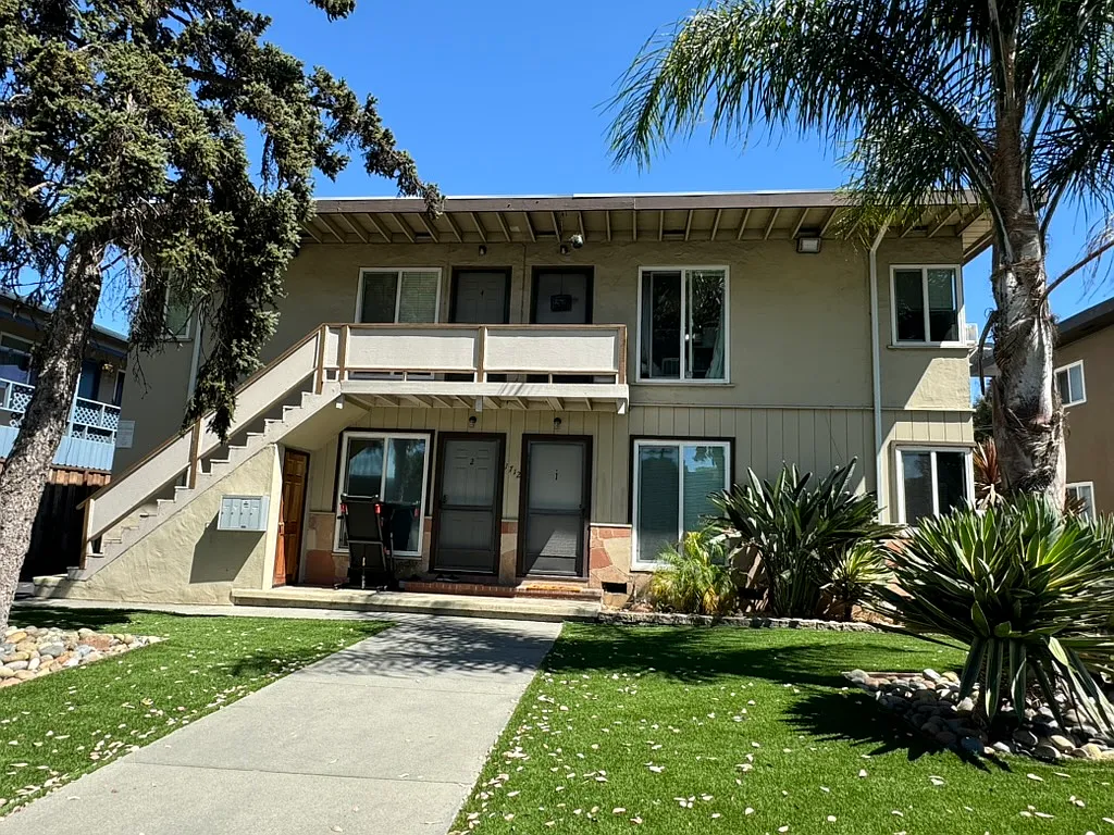 2 bed, 750 sqft, $2,650 — Photo 1