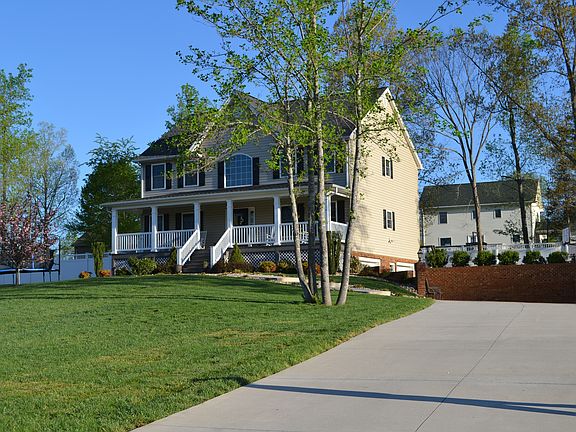 2nd image of 632 Woodland Dr