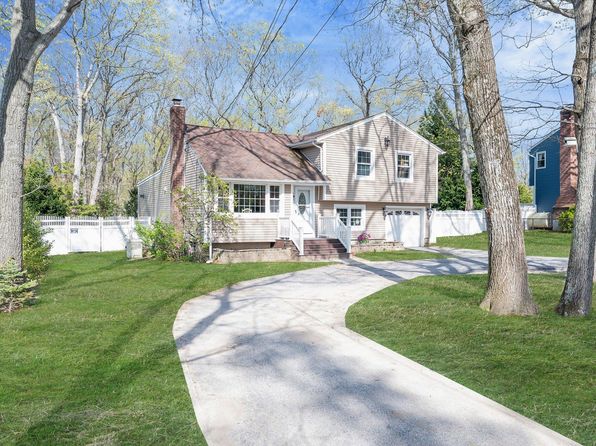 29 Wyandanch Boulevard, Smithtown, NY 11787