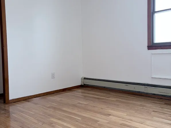 15750 95th St #2F, Howard Beach, NY 11414