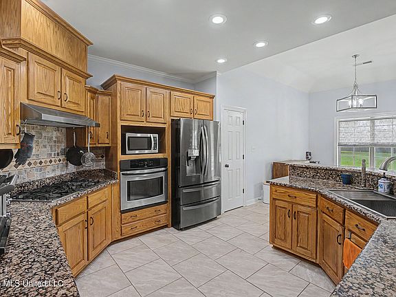 3rd image of 3605 New Pointe Dr S