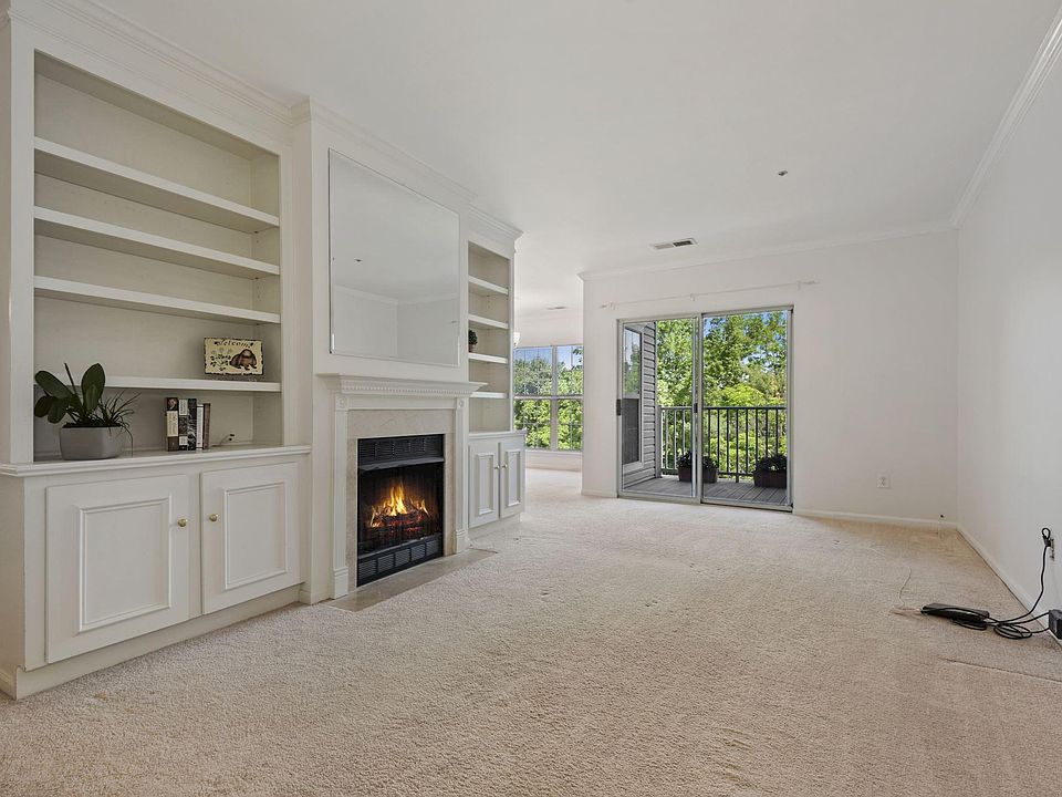 Inviting light-filled corner unit - 1352 sq ft - a real find! Quiet unit. Convenient location.