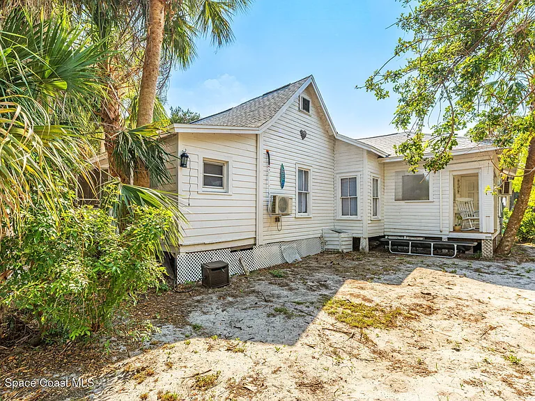 1365 Pineapple Ave #S — Photo 45