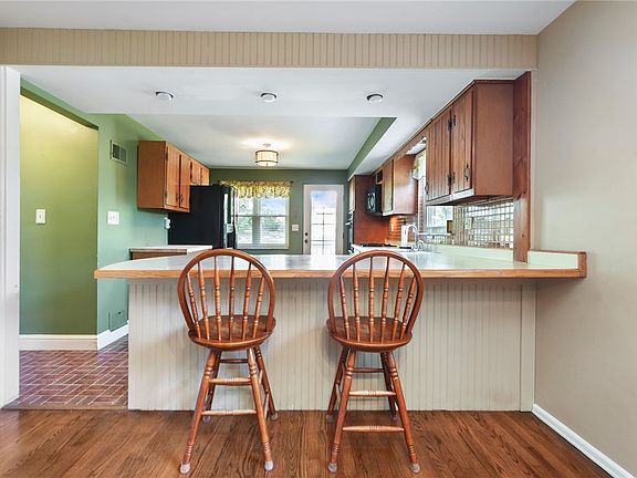 5th image of 2401 Berkshire Dr