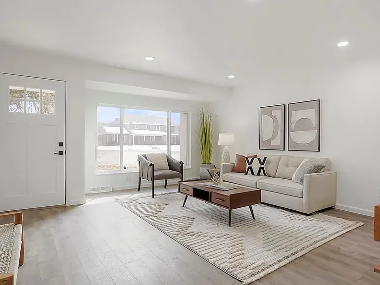 8115 E Bethany Pl — Photo 2