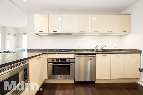 Rented by Mdrn Residential | media 32