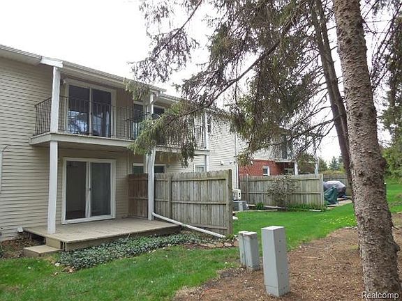4th image of 13366 Lake Point Blvd #27