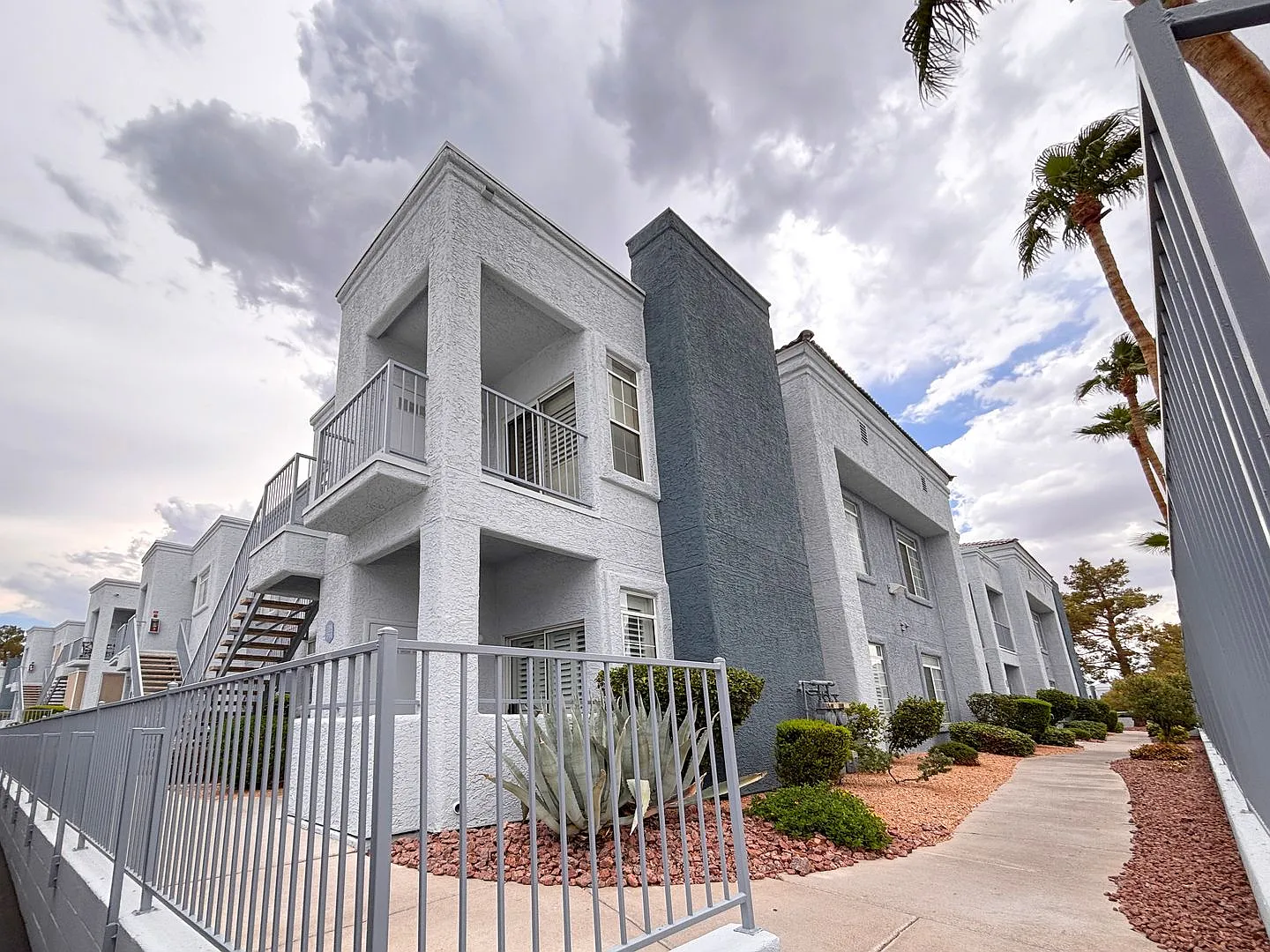 Beautiful 2-bedroom, 2-bathroom second-floor corner condo in Green Valley near The District. — Photo 1