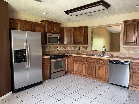 3rd image of 8828 Deer Hollow Dr