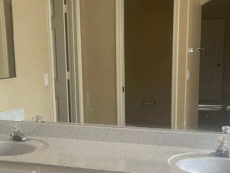 1075 N Saguaro St — Photo 18