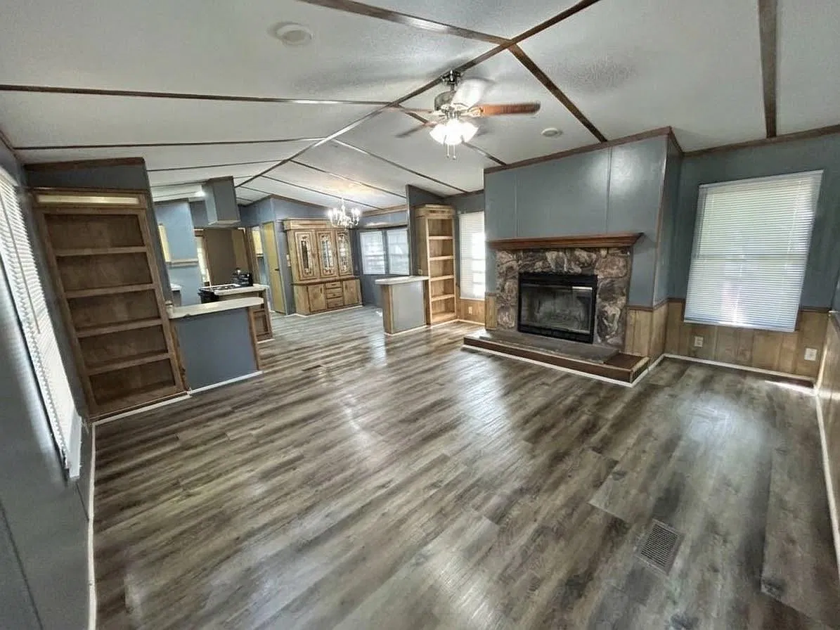 3 bed, 2.0 bath, 1368 sqft, $1,400 — Photo 2