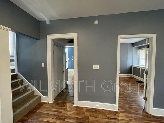 4th image of E 42nd St #811