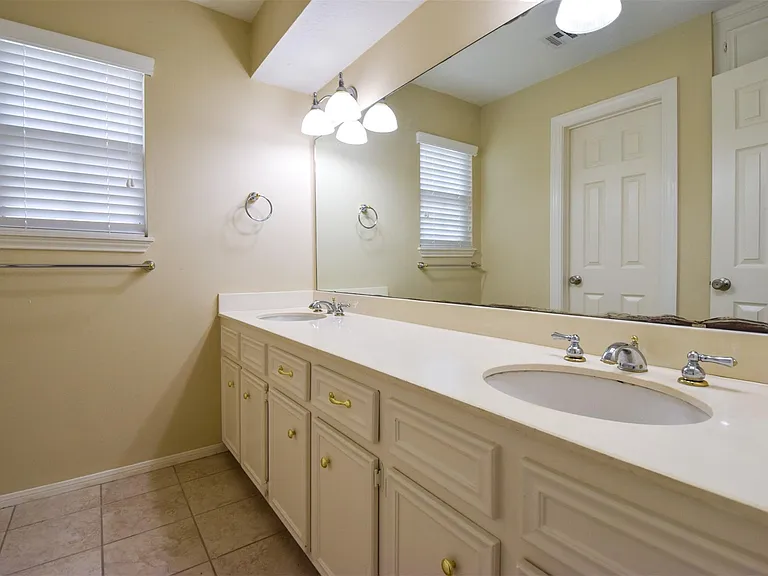 11914 Normont Dr — Photo 25