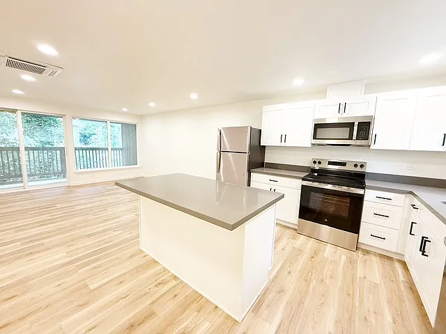 4091 NW Country Ln #9 — Photo 2