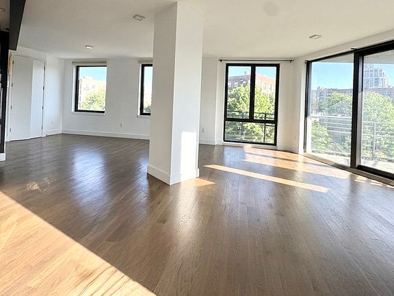4th image of 125 Borinquen Pl APT 401