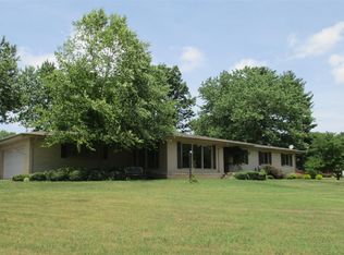 406 Hood Lakes Rd, Lawrenceburg, TN 38464