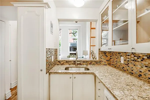 Sold by Bank Neary | media 12