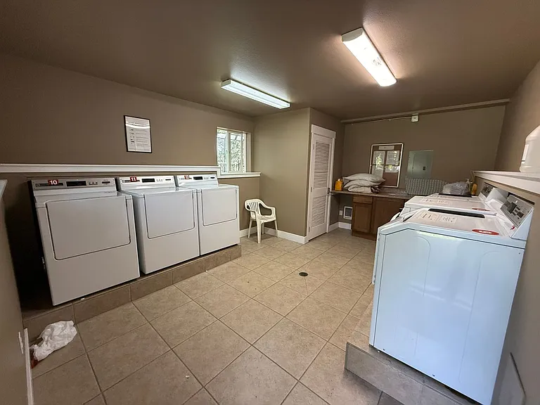 1015 SE 4th St #10 — Photo 14