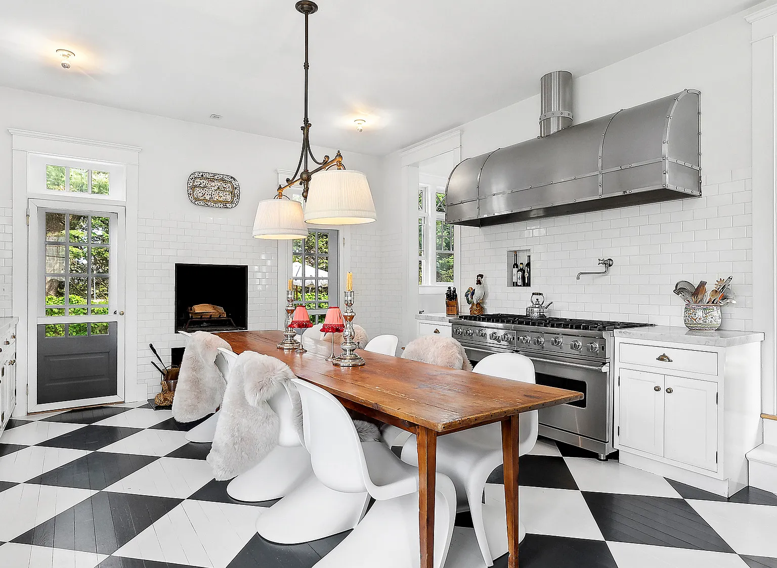 Modern East Hampton Residence — Photo 4