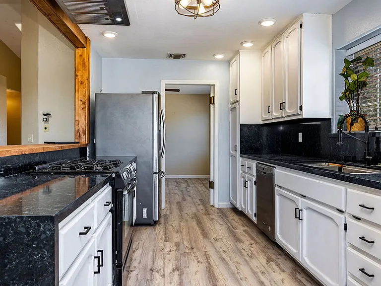 1221 Alysa Ct — Photo 8