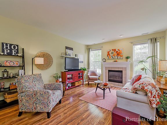 4th image of 104 Schneider Ct