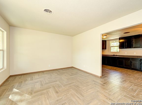 4th image of 4819 Seabreeze Dr
