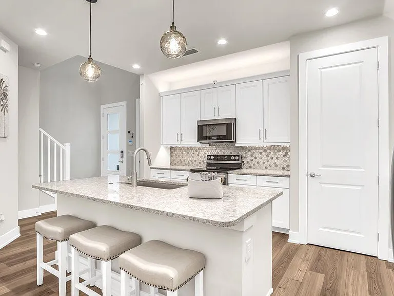 12976 Pembroke Dr — Photo 14