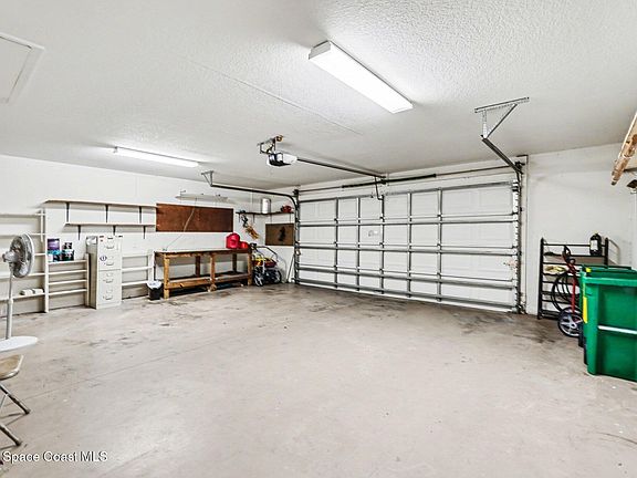 2nd image of 5761 Newbury Cir