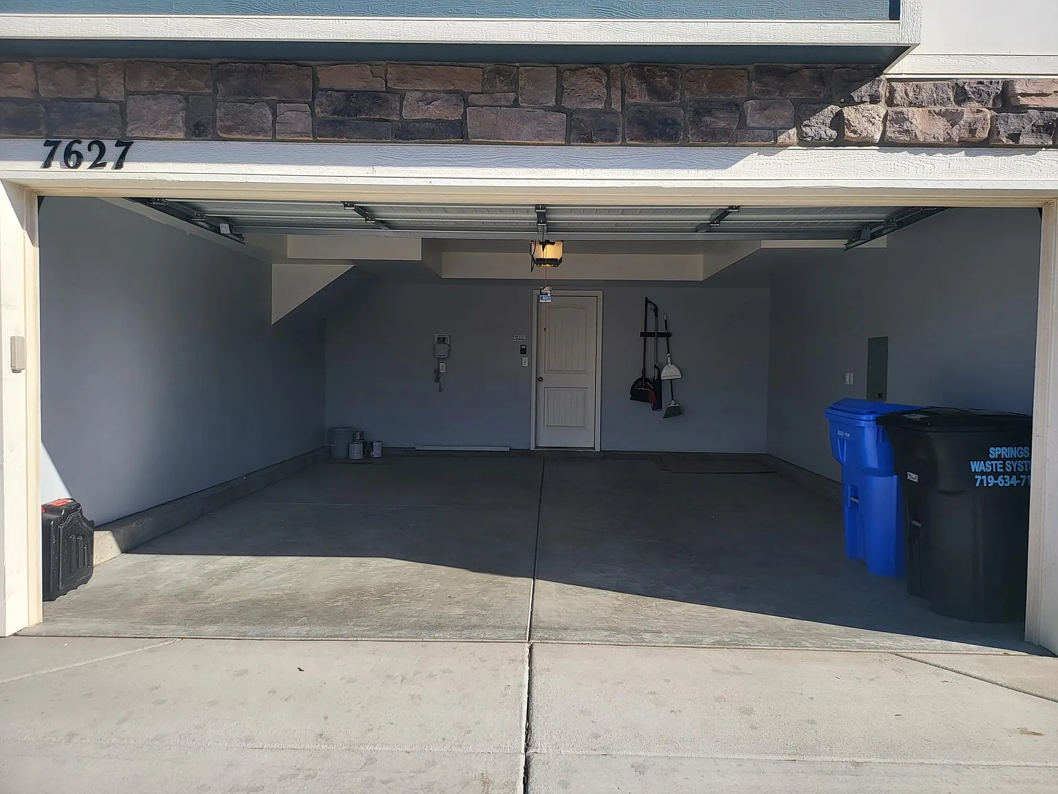 7627 Benecia Dr — Photo 2
