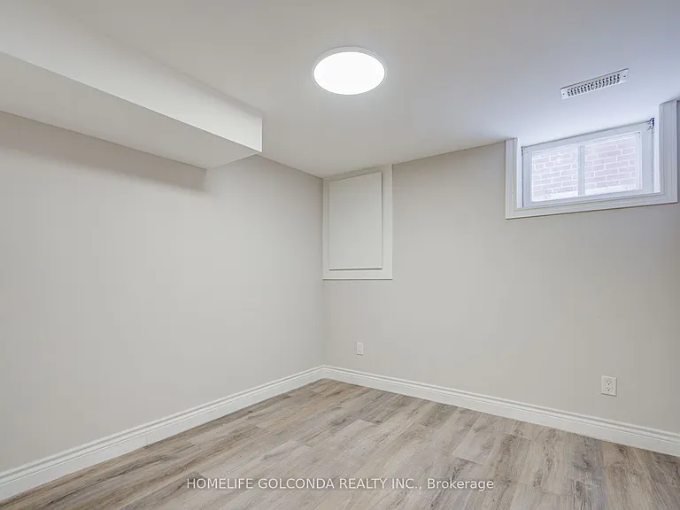 59 Wolseley St #BASEMENT — Photo 4