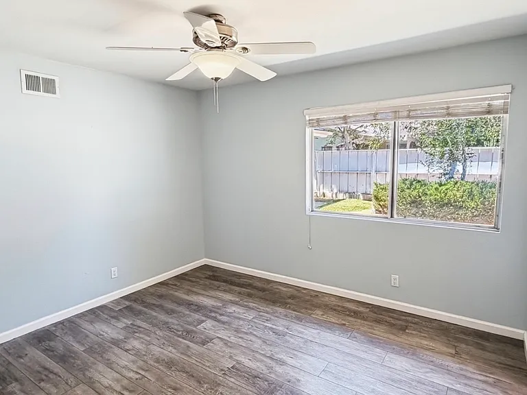 2621 Damien Ave — Photo 14
